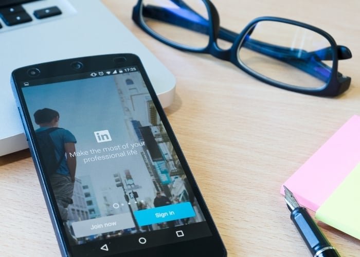 A geração de leads B2B via LinkedIn pode trazer resultados expressivos - desde que sua empresa saiba trabalhar a rede social do jeito certo!